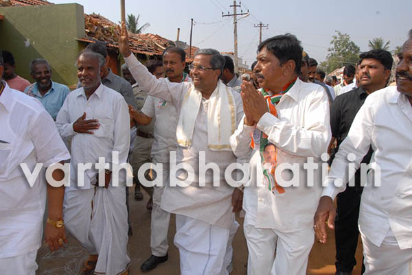 ದುಡಿಯುವ ಎತ್ತಿಗೆ ಹುಲ್ಲು ಕೊಡುವಂತೆ ಜನಸೇವೆ ಮಾಡುವ ಅಭ್ಯರ್ಥಿಗೆ ಮತ ನೀಡಿ: ಮುಖ್ಯಮಂತ್ರಿ ಸಿದ್ದರಾಮಯ್ಯ